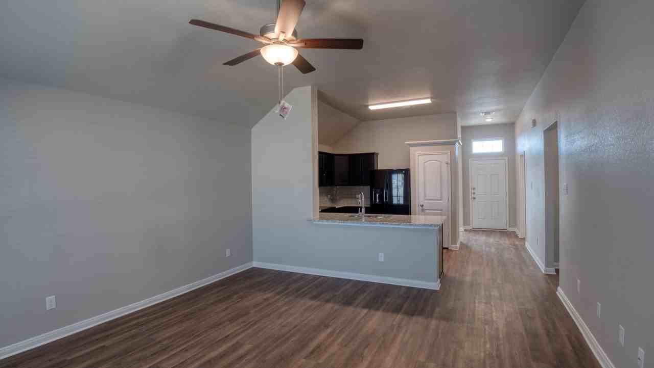 1393 Kingsgate Dr - Photo 2 of 23