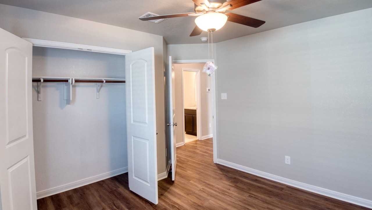 1393 Kingsgate Dr - Photo 6 of 23