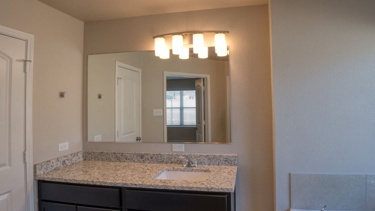 1393 Kingsgate Dr - Photo 7 of 23