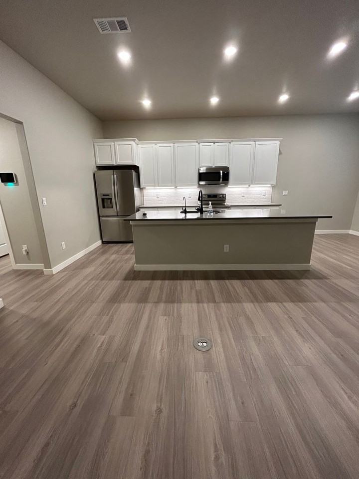 1115 Canal St - Photo 5 of 27