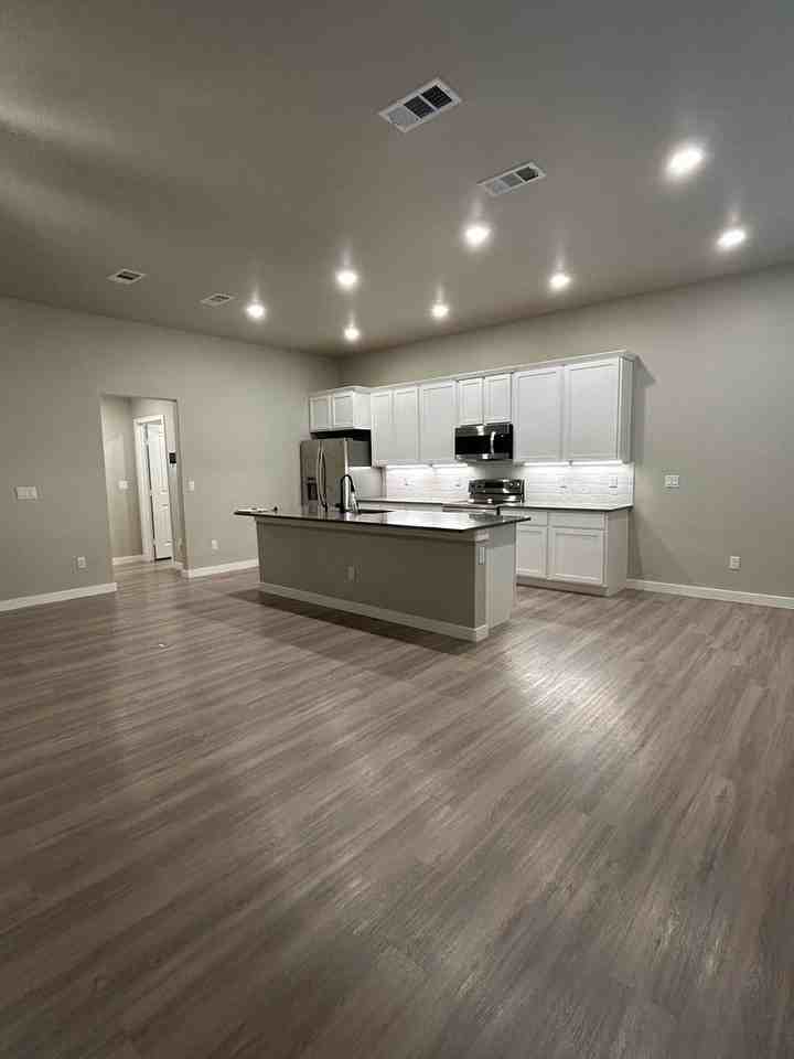 1115 Canal St - Photo 6 of 27