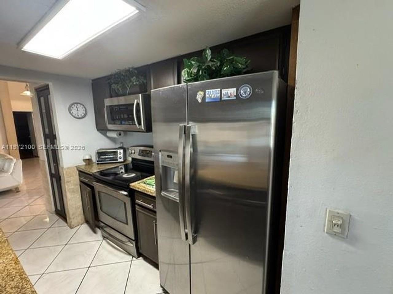 2560 Azalea Ave - Photo 2 of 23