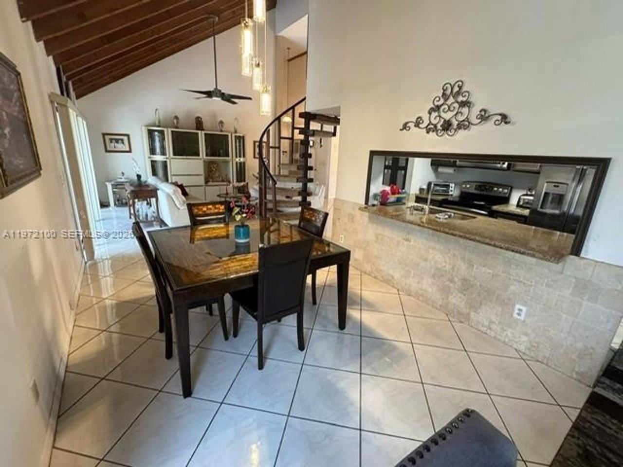 2560 Azalea Ave - Photo 6 of 23