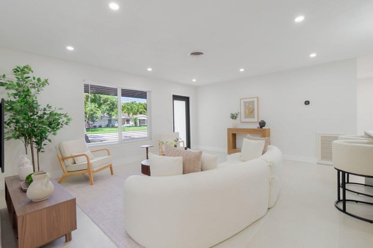 4330 Ne 13th Ave - Photo 4 of 17