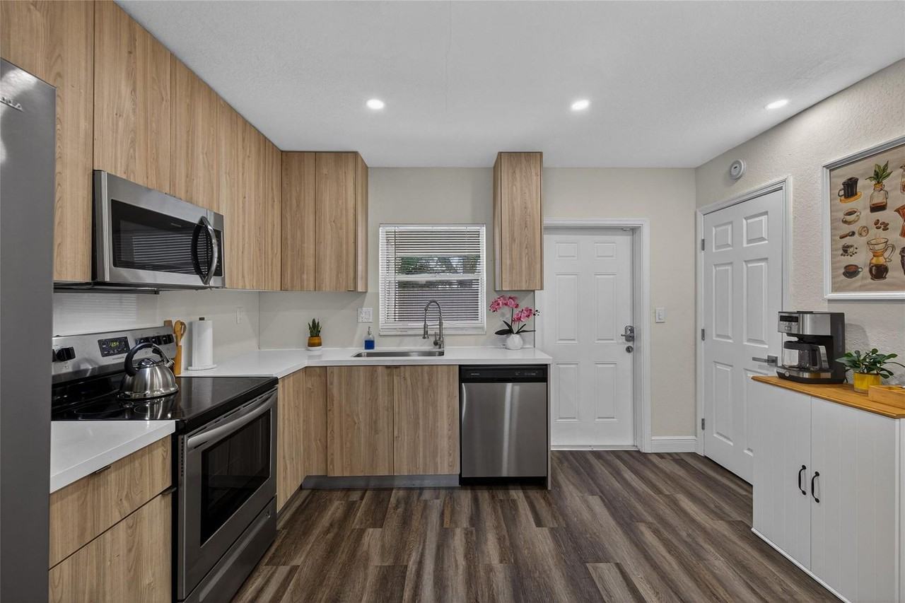 540 Ne 59th Ct - Photo 2 of 17