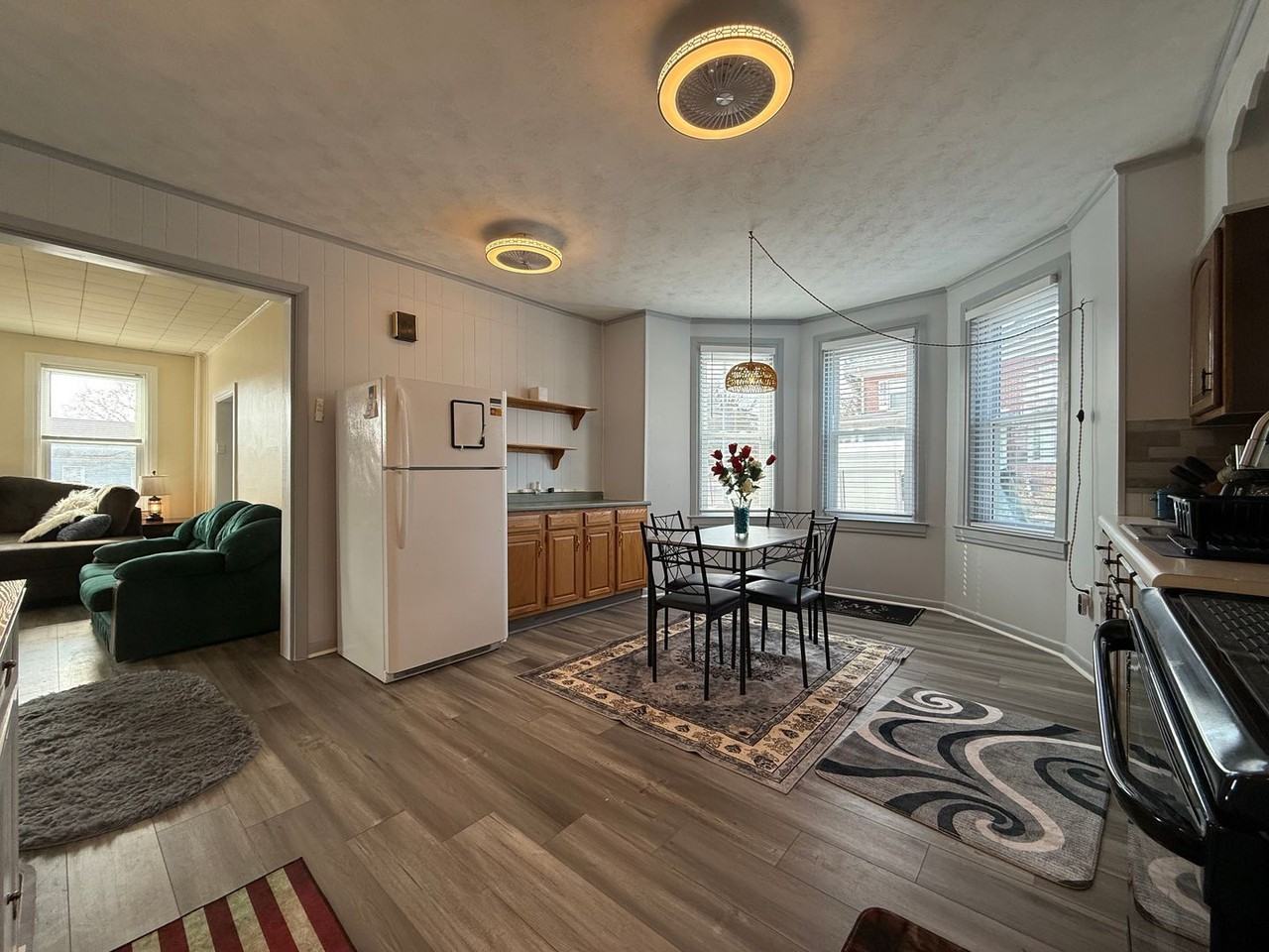 400 Maple St - Photo 2 of 26