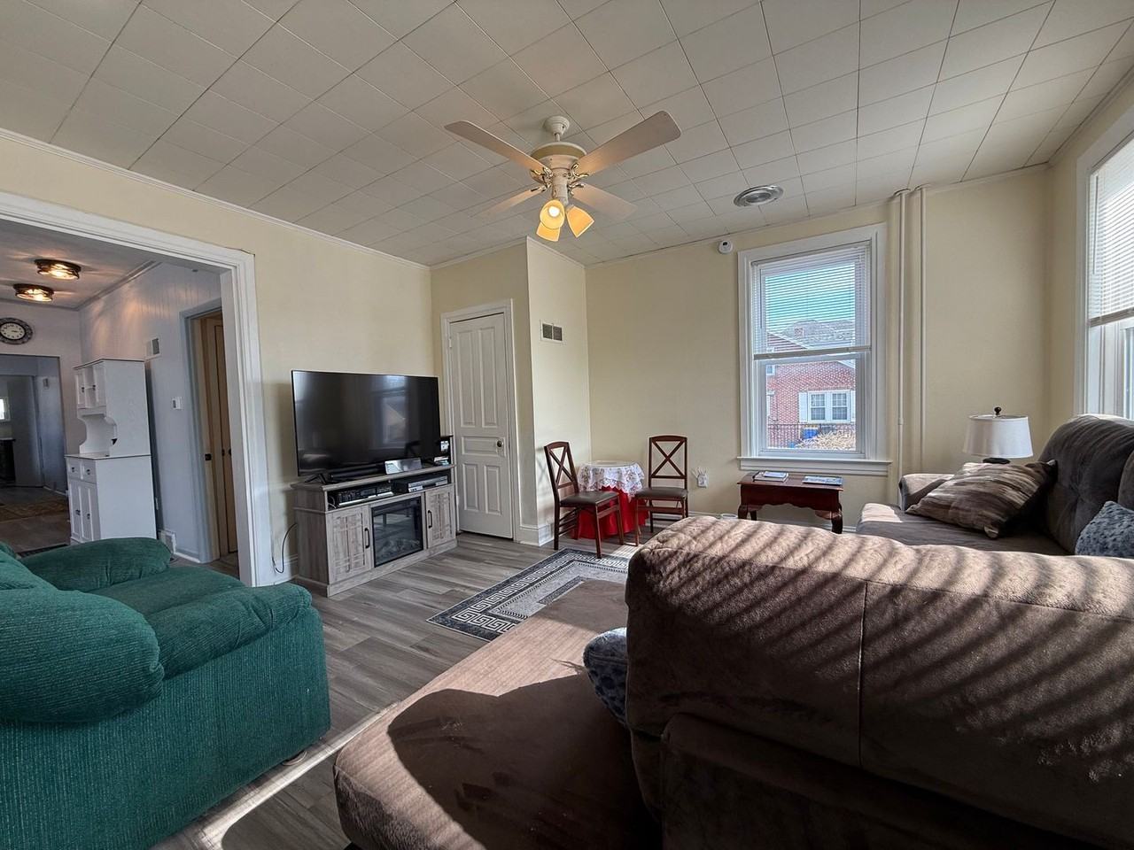 400 Maple St - Photo 3 of 26