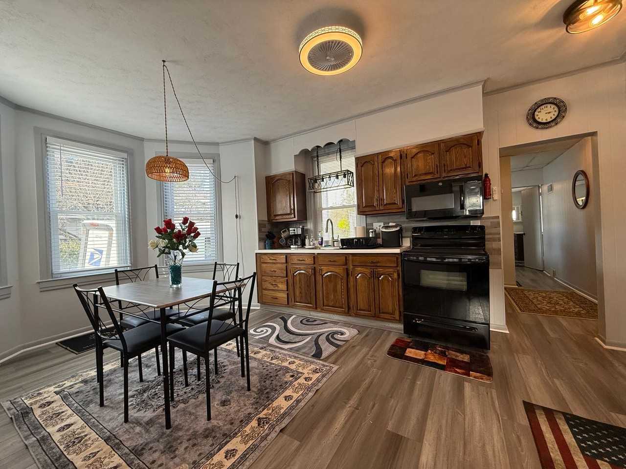 400 Maple St - Photo 7 of 26