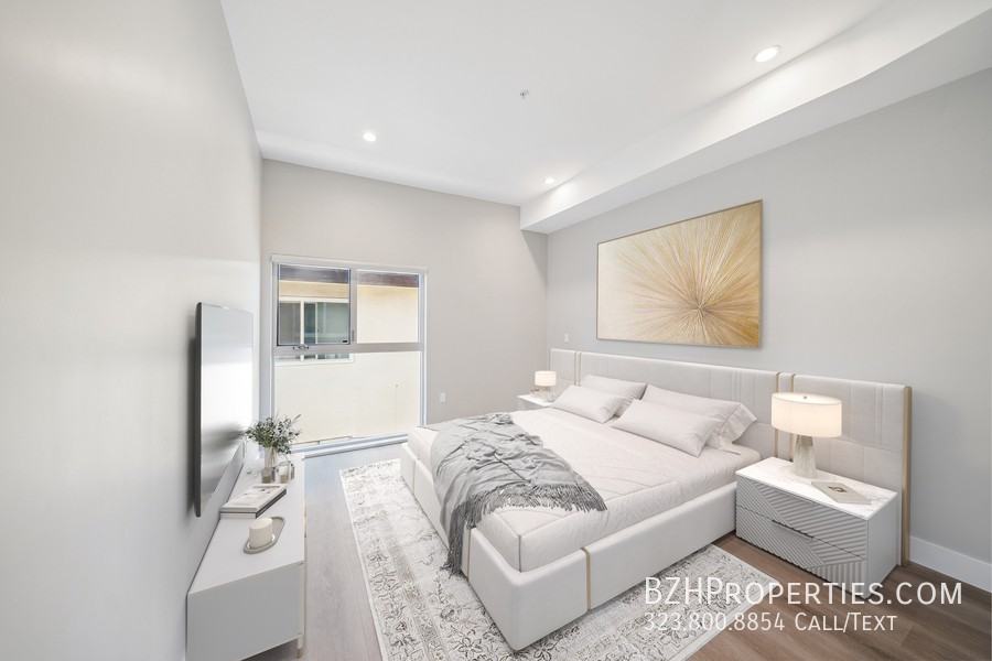 1223 N Hayworth Ave - Photo 2 of 24