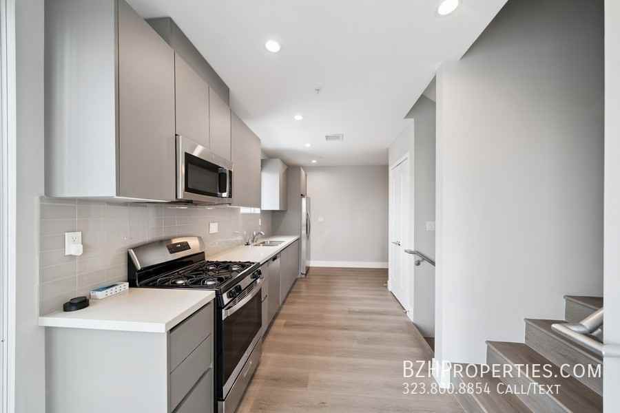 1223 N Hayworth Ave - Photo 5 of 24