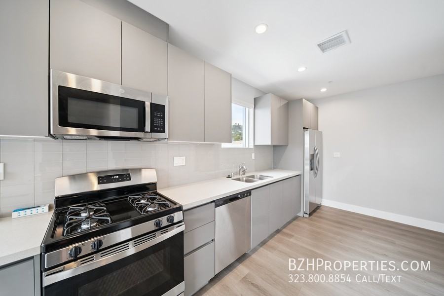 1223 N Hayworth Ave - Photo 6 of 24