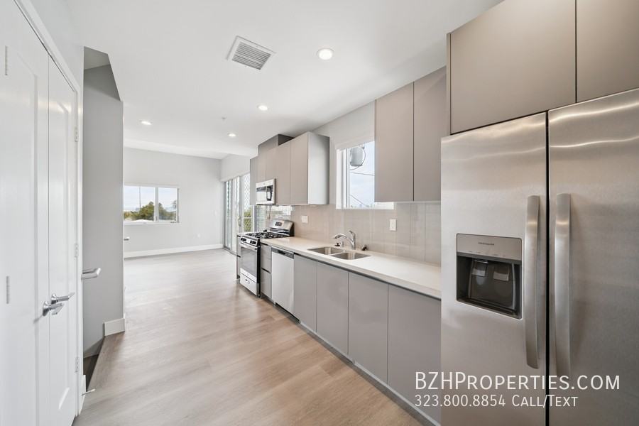 1223 N Hayworth Ave - Photo 7 of 24