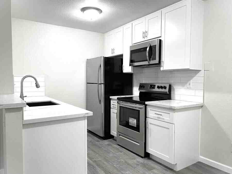 16424 Foothill Boulevard - Photo 4 of 10