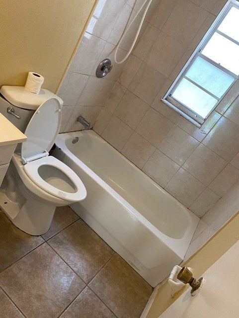 11225 Mercedes St - Photo 2 of 4