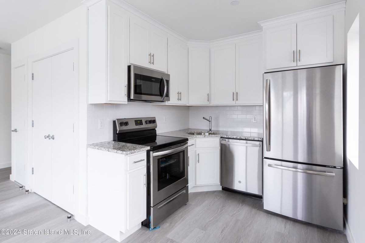 297 Cromwell Ave ##1 - Photo 4 of 6