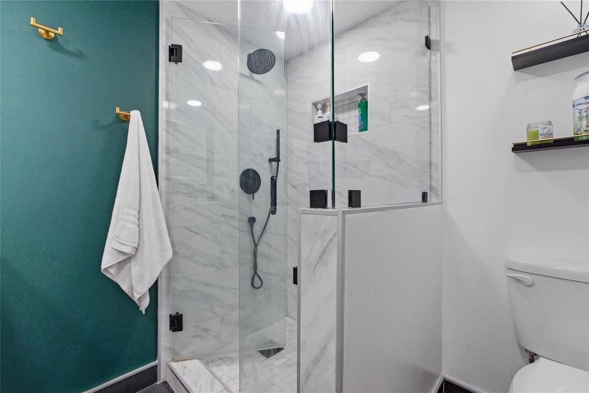 1017 10th St - Photo 4 of 12