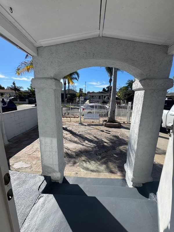 3913 W 118th St - Photo 5 of 8