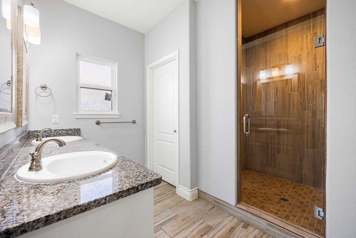 15541 Finistere St - Photo 6 of 9