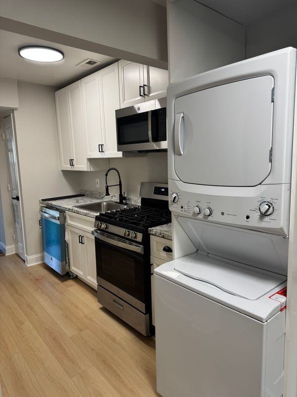 1250 Queen St Ne - Photo 3 of 9