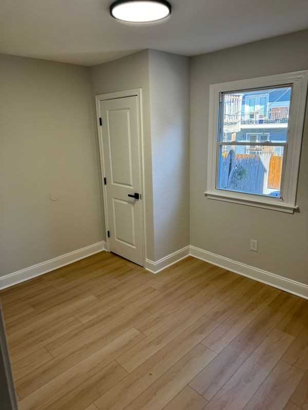 1250 Queen St Ne - Photo 7 of 9