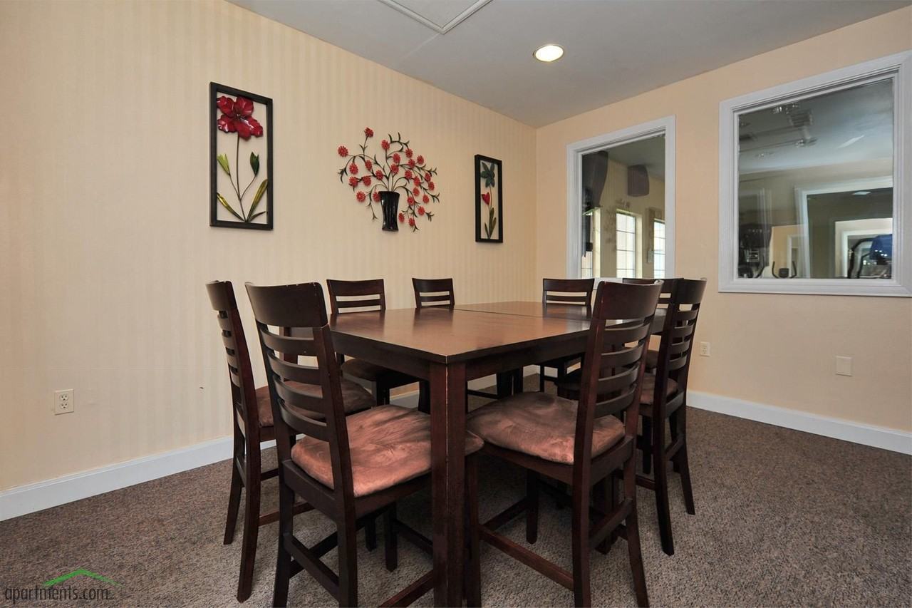 University Club Apartments - Photo 3 of 14