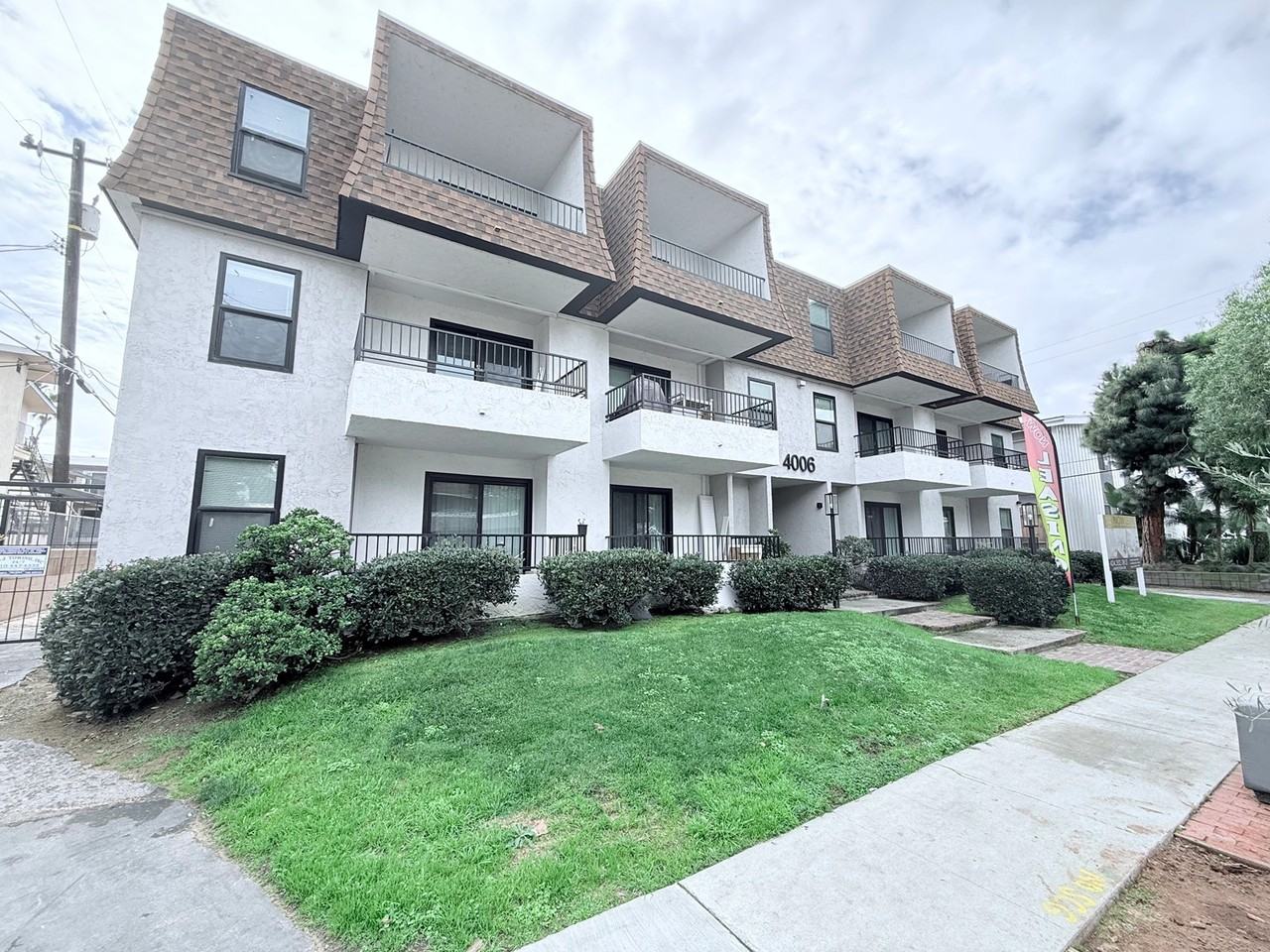 4006 Emerald St - Photo 2 of 18