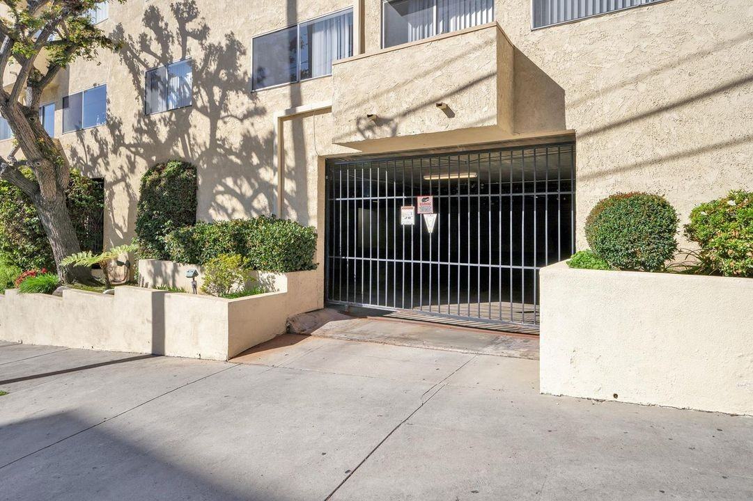 1394 Midvale Avenue, - Photo 4 of 50