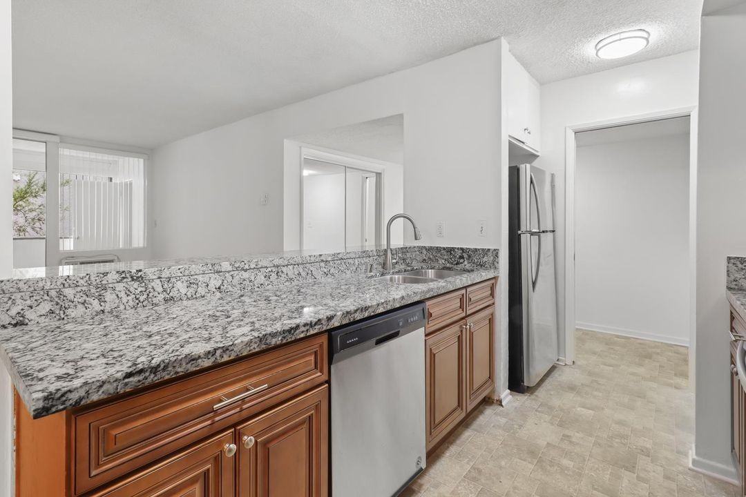 11946 Montana Ave - Photo 6 of 50