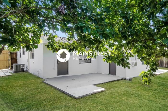 1323 Fernlea Dr - Photo 5 of 16