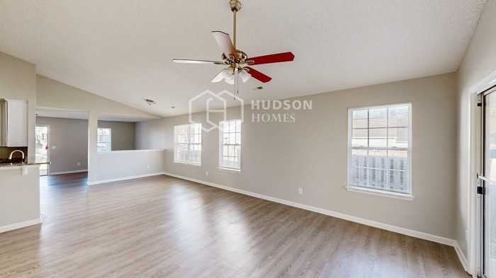 530 Pullman St Sw - Photo 3 of 23