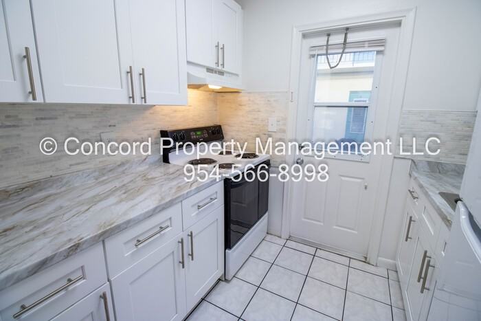 2537 Lincoln St #7 - Photo 2 of 12