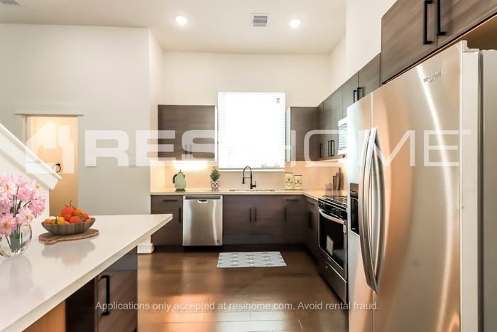 6334 Culberson St - Photo 3 of 21