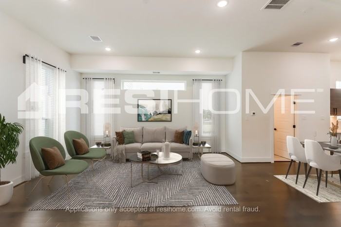 6334 Culberson St - Photo 4 of 21