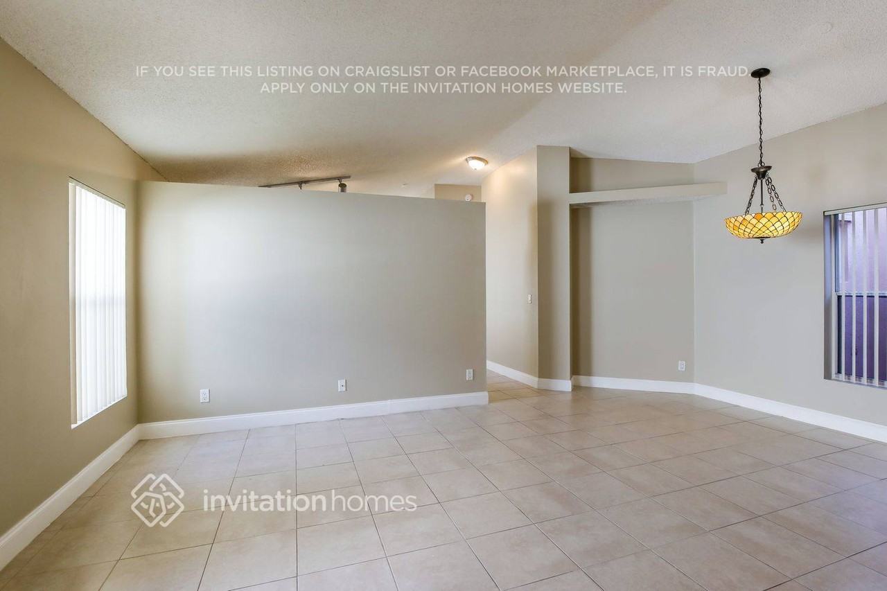 18466 Nw 22nd St - Photo 4 of 17