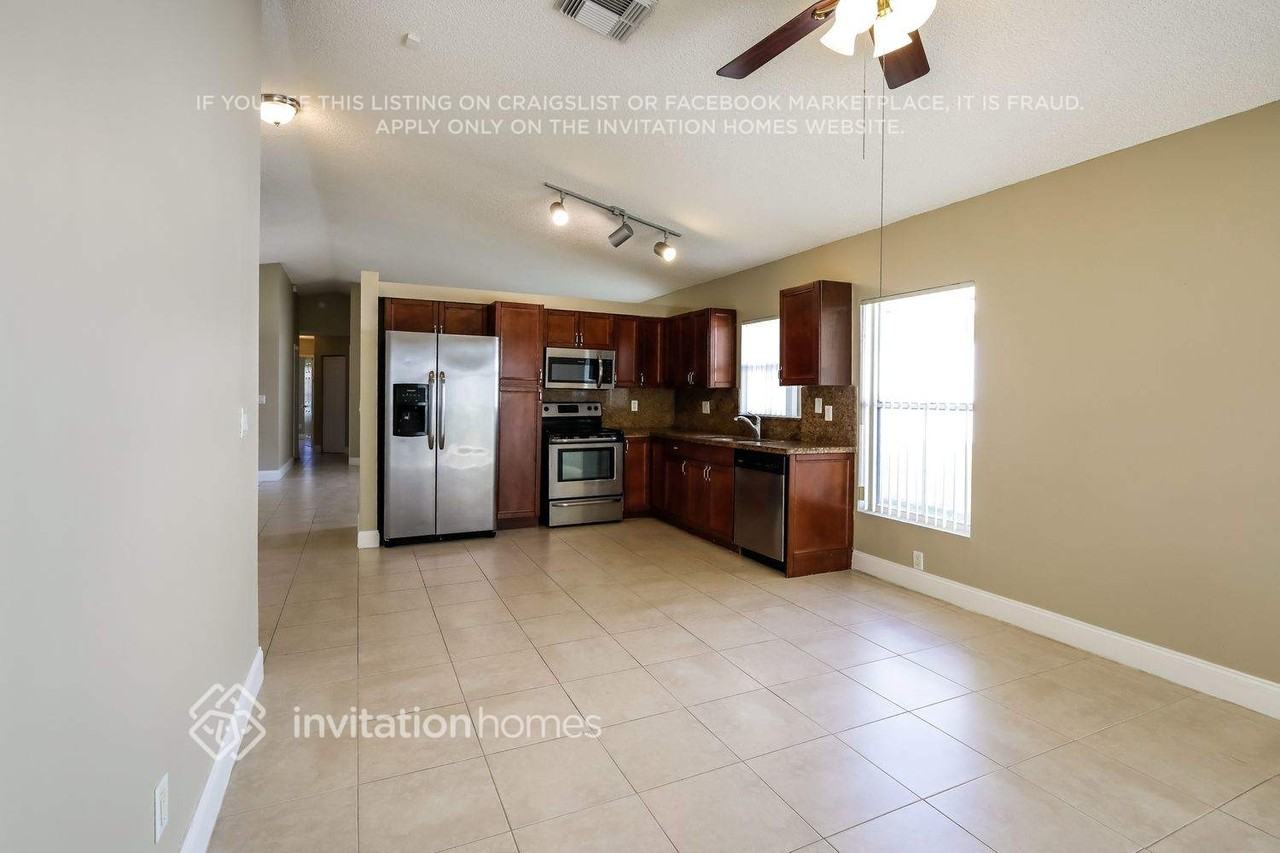 18466 Nw 22nd St - Photo 5 of 17