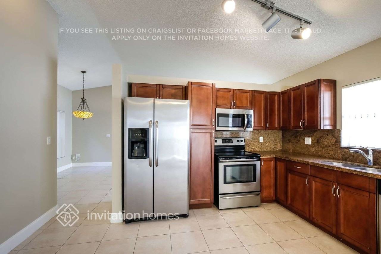 18466 Nw 22nd St - Photo 6 of 17