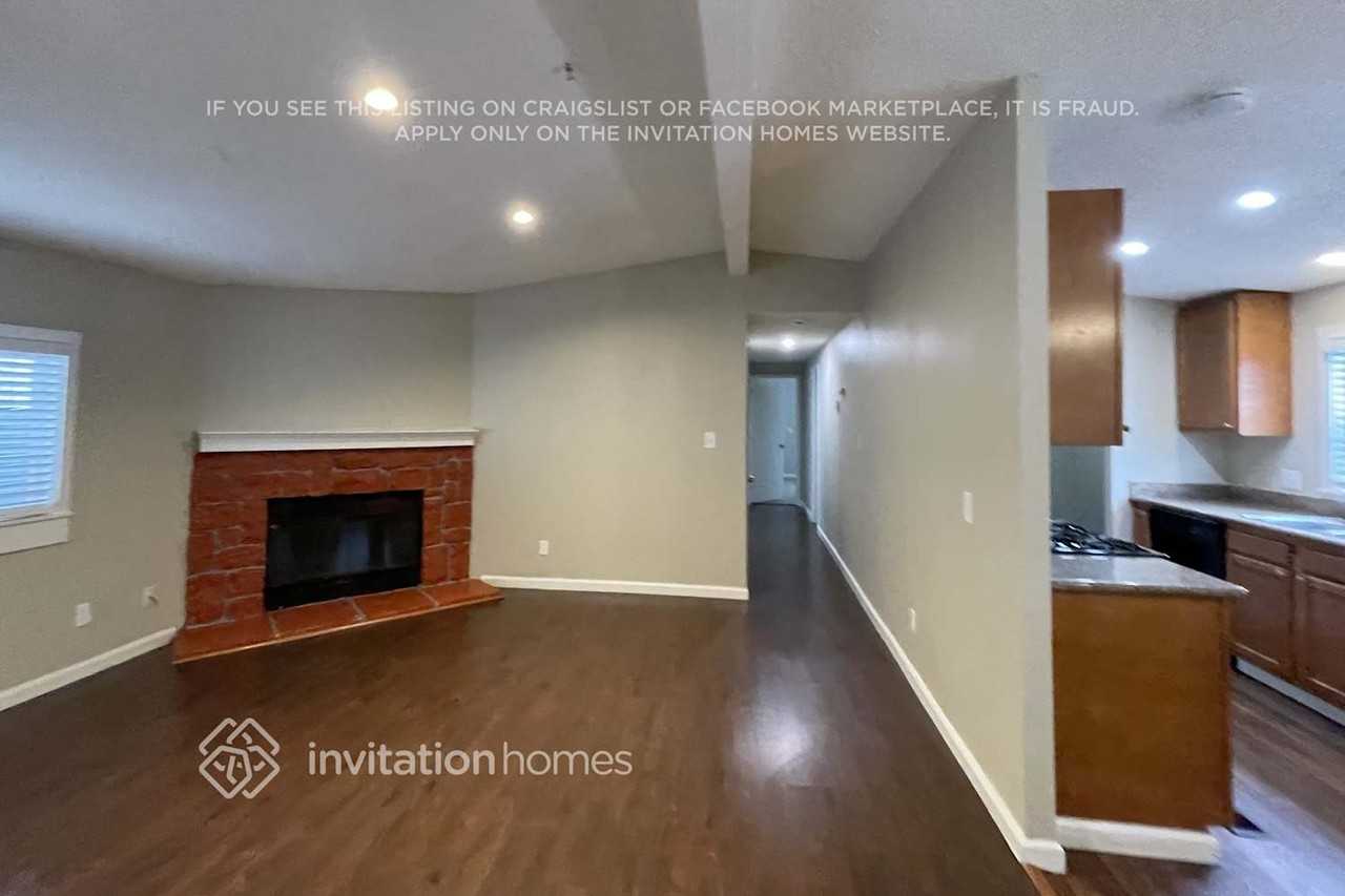 1536 Emeric Ave - Photo 3 of 16