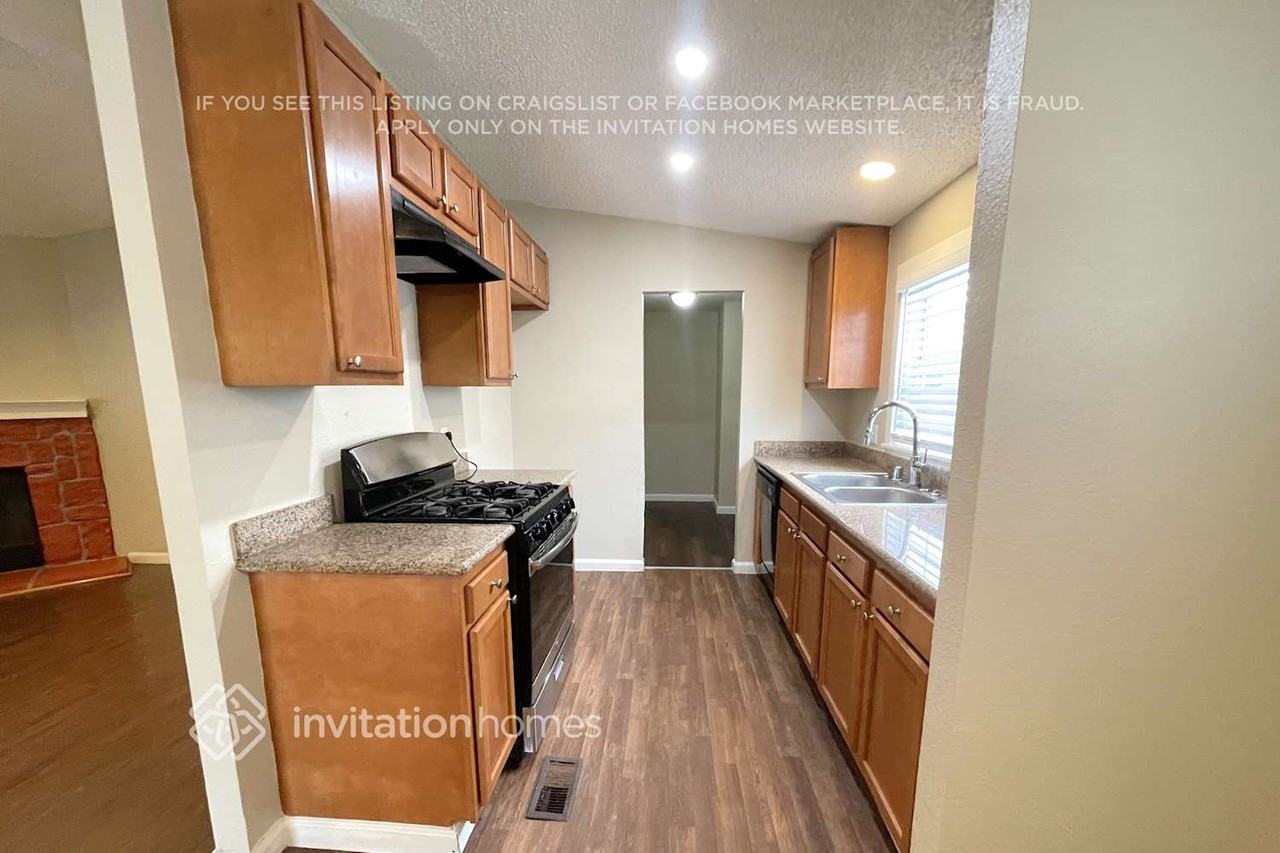 1536 Emeric Ave - Photo 4 of 16