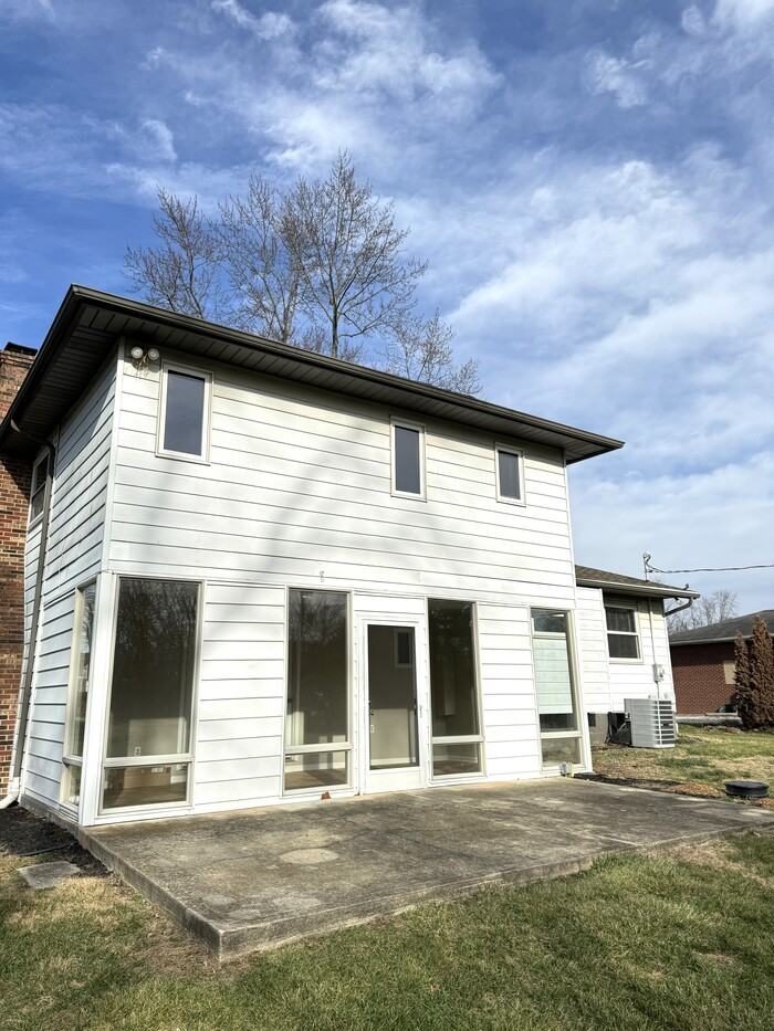 5117 Bixford Ave - Photo 3 of 33