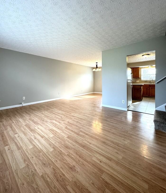 5117 Bixford Ave - Photo 4 of 33