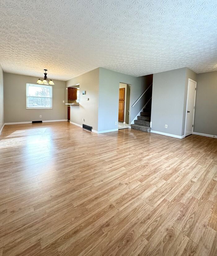 5117 Bixford Ave - Photo 5 of 33