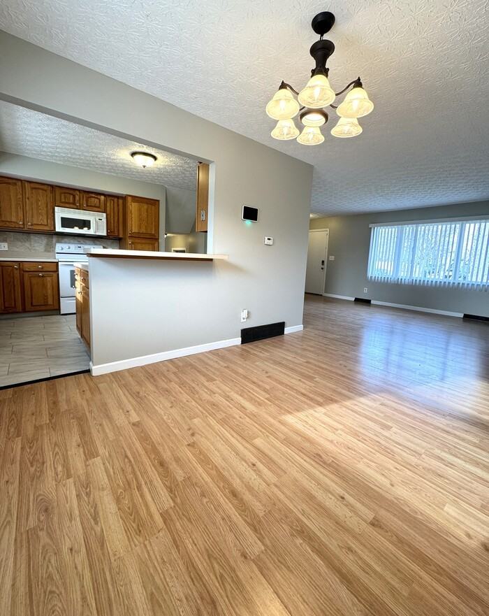 5117 Bixford Ave - Photo 6 of 33