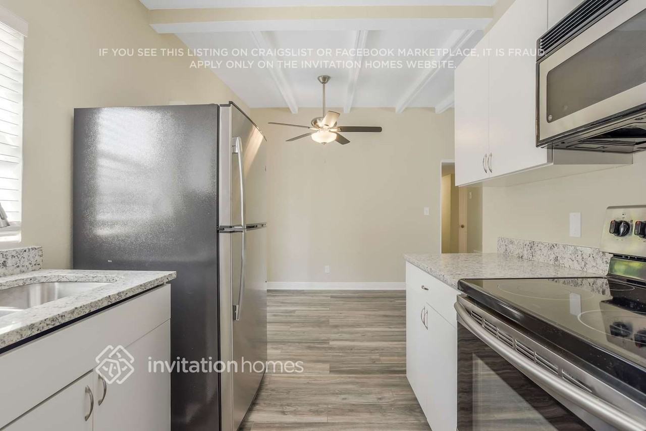 5218 Grandview Dr - Photo 4 of 13