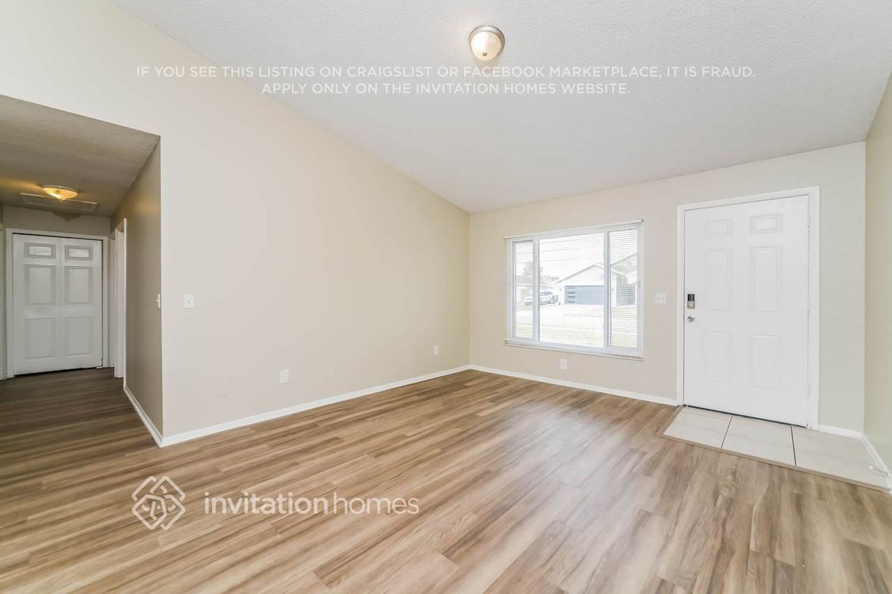 12132 Carolina Woods Ln - Photo 3 of 17