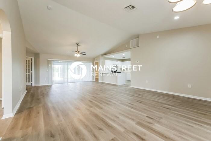 702 Yvonne Ave N - Photo 3 of 16