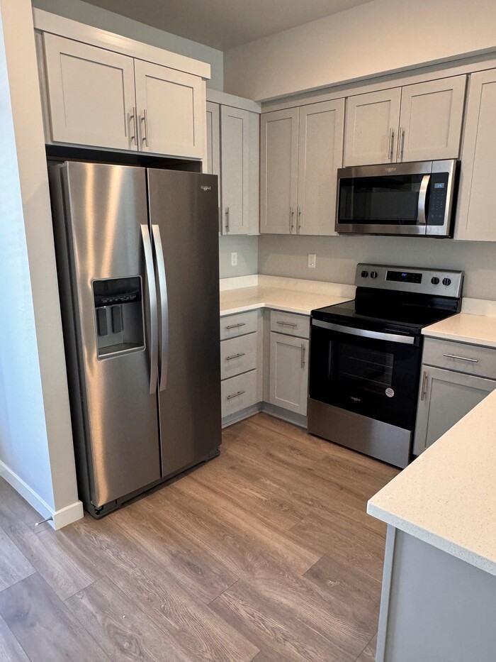 1437 N Steiwer Ln - Photo 2 of 16