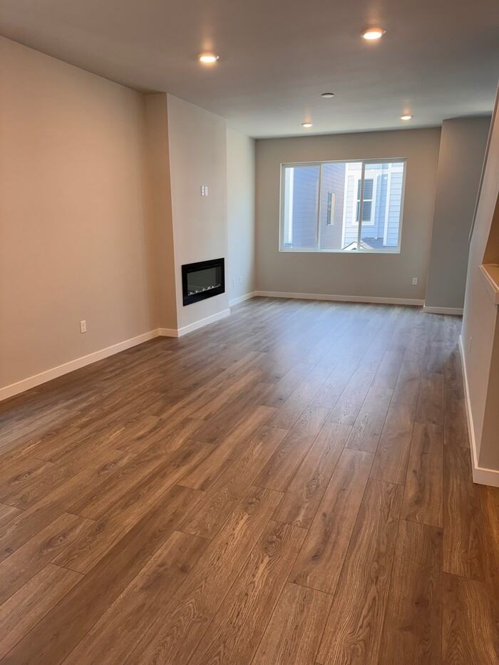 1437 N Steiwer Ln - Photo 5 of 16