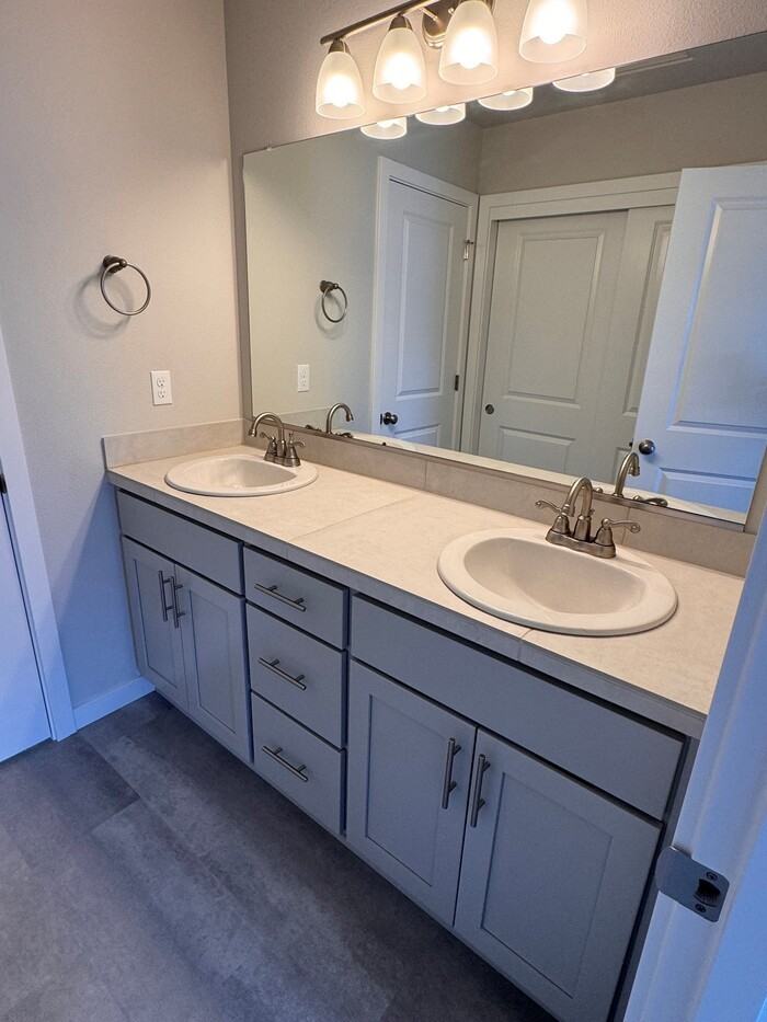 1437 N Steiwer Ln - Photo 7 of 16