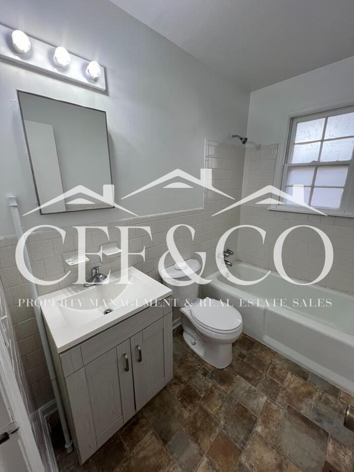 612 N Maple St #A - Photo 2 of 10