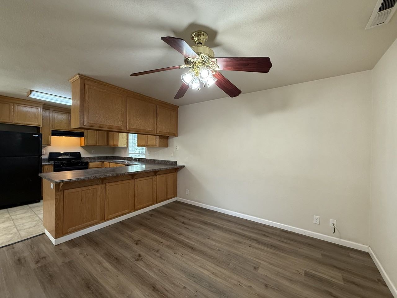 592 E 5th Ave #1 - Photo 5 of 16